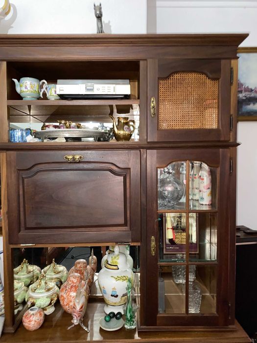 Bela Estante/Móvel/Antiguidade/Vitrine/Louceiro/Garrafeiro. Castanho