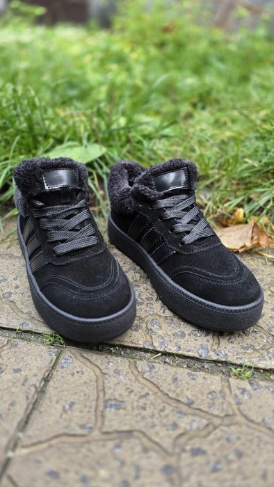 Чорні зімні замшеві кеди