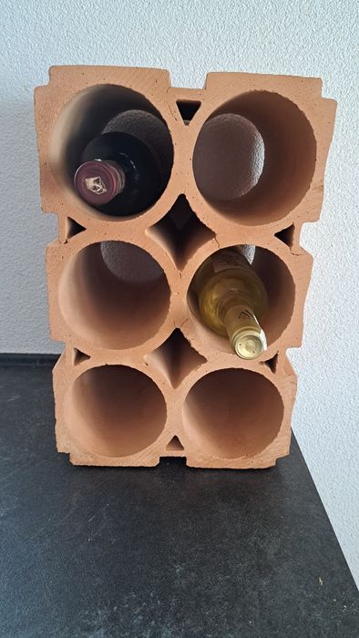 Ceramiczny stojak na wino