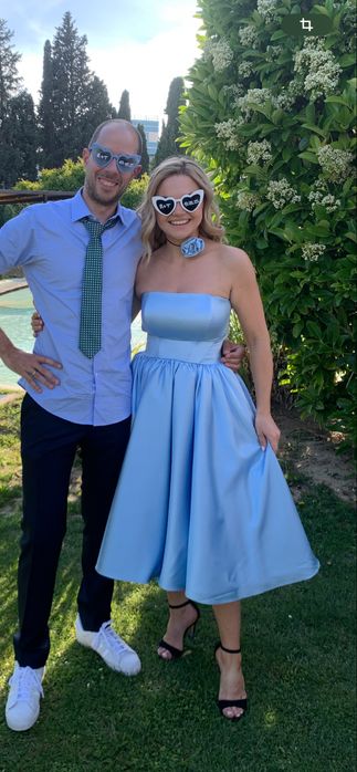 Сукня святкова  ніжно-голуба, на весілля , довжина міді…