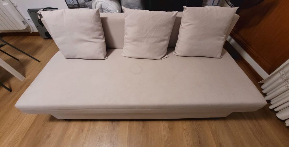 Sofá-Cama Bege com Arrumação + 3 Almofadas. (ikea Alvdale)n