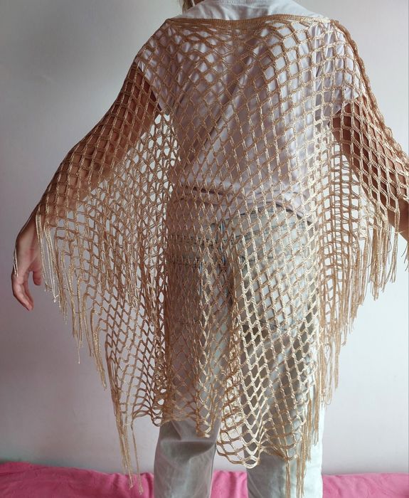 Złota ażurowa narzutka