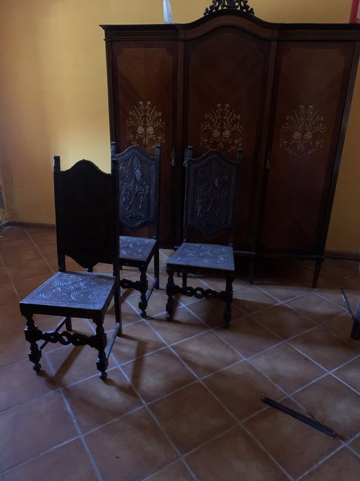 Moveis antigos  para despachar