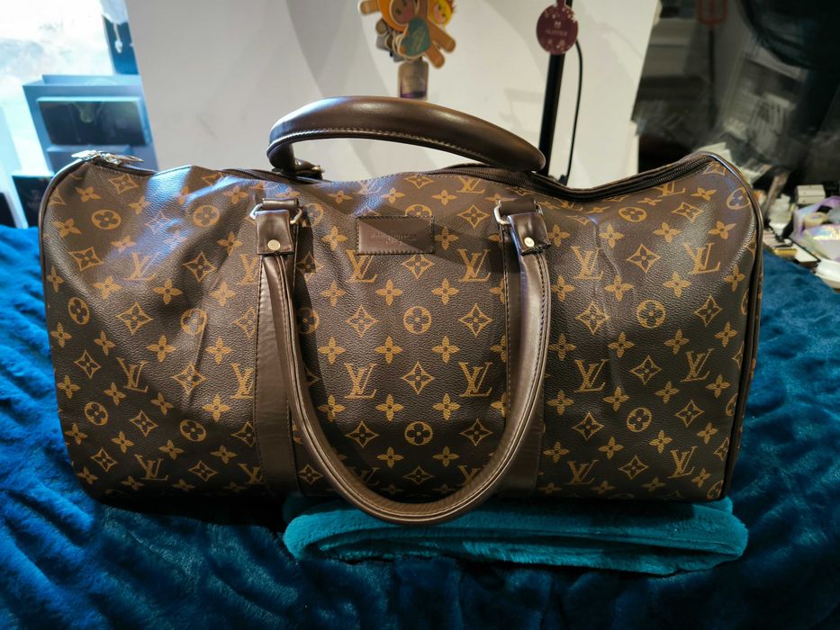 Torba podróżna torebka podręczna różne firmy i modele.