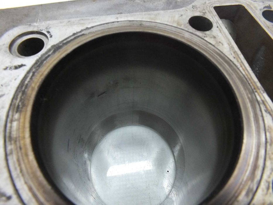 Suzuki GS 500 01- cylinder tłoki