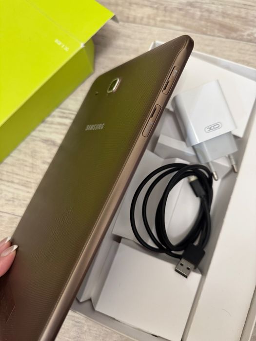 Samsung Galaxy Tab E SM-T561