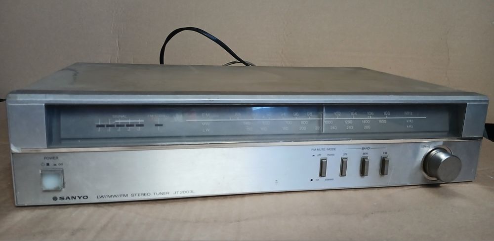 Vintage/retro tuner radiowy SANYO JT 2003L,  lata 80"