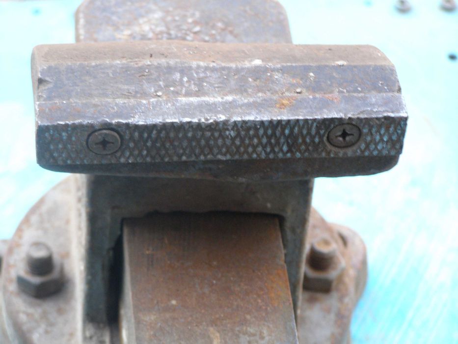 Тиски слесарные поворотные  СССЗ,ширина губок 125 ММ