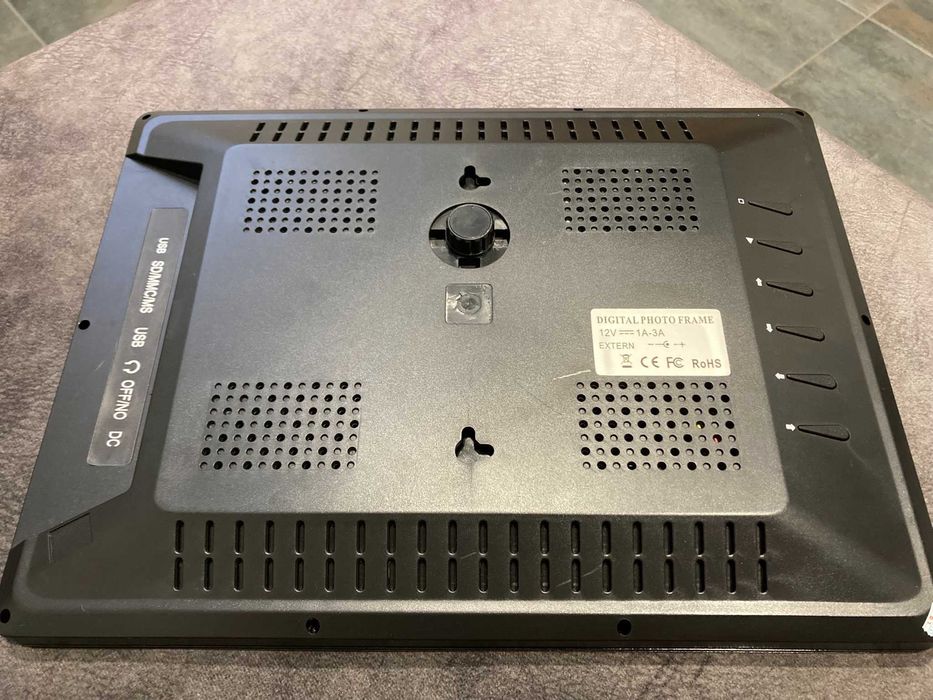 Цифрова фоторамка 11,8" Noname brand. Добрий стан. OLX-доставка