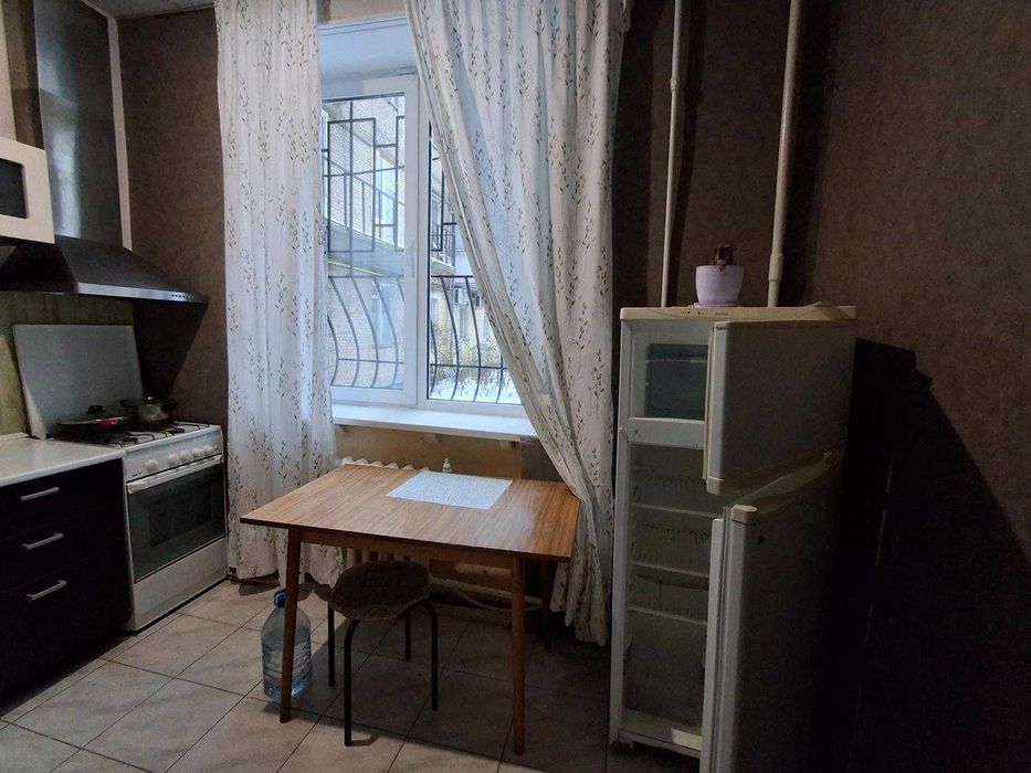 Оренда 2к квартири, вул. І. Світличного 8, ГАЗ, тепло, 1 поверх