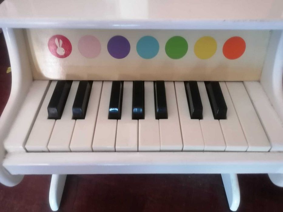 Piano de confete Janod para crianças