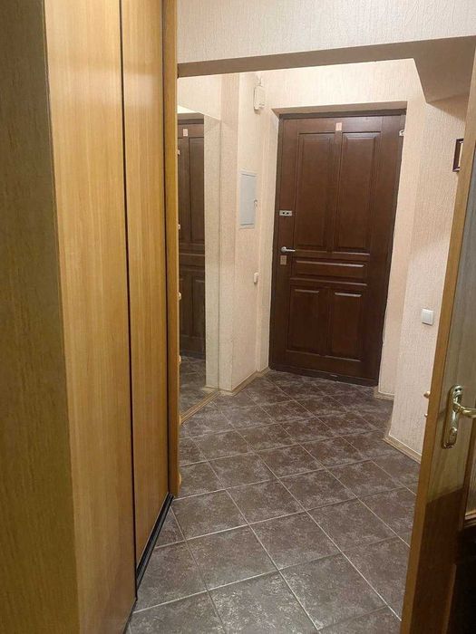 Продам квартиру Святошинська площа 1. метро Житомирська