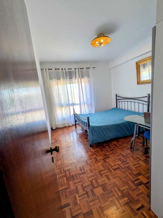 Apartamento T3 com arrecadação e garagem em S. Carlos