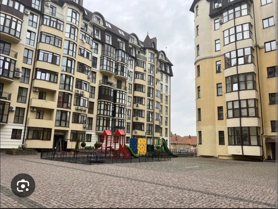 Продається паркінг Суворова 2б