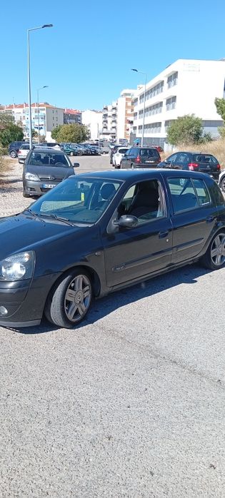 Renault Clio com alguns extras do Clio spore