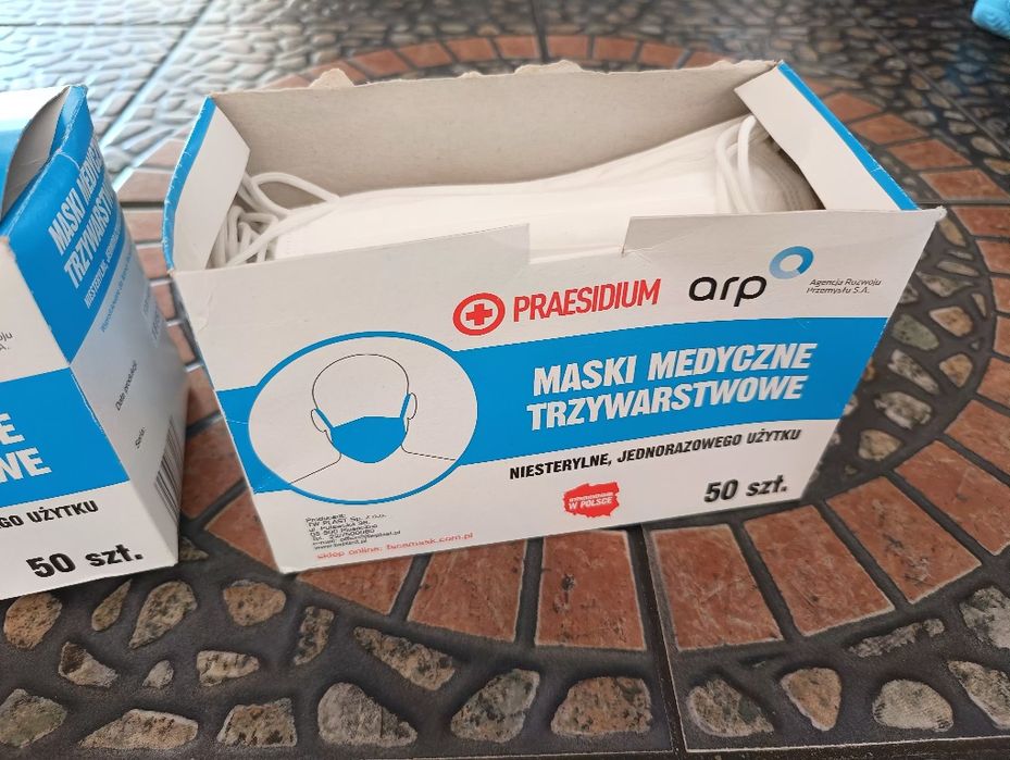 Maseczki trzywarstwowe,niesterylne białe 2 x 50 szt