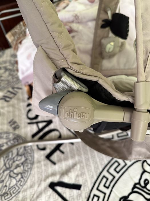 Крісло-гойдалка Chicco Hoopla темно-бежеве