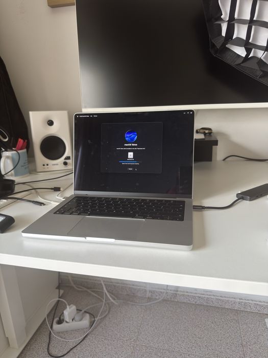 Macbook pro  m4 24 gb 1tb