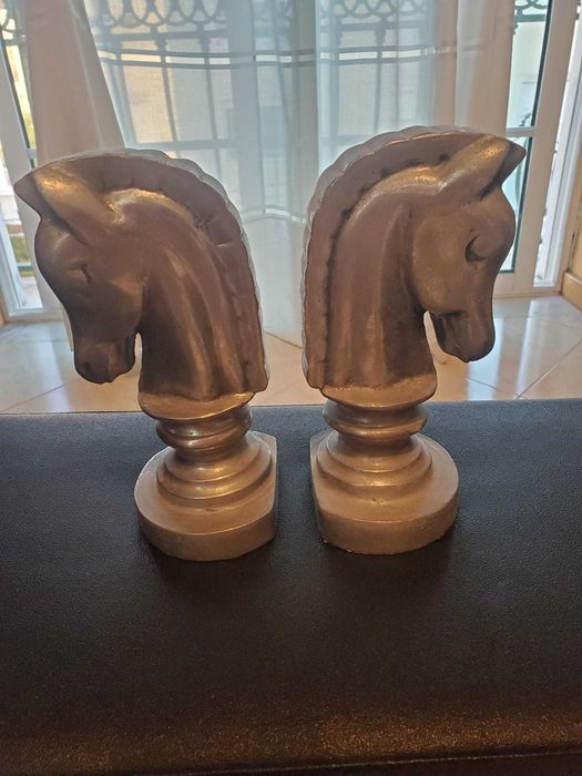 Par de estátuas em estanho cabeça de cavalo- Suporte para Livros