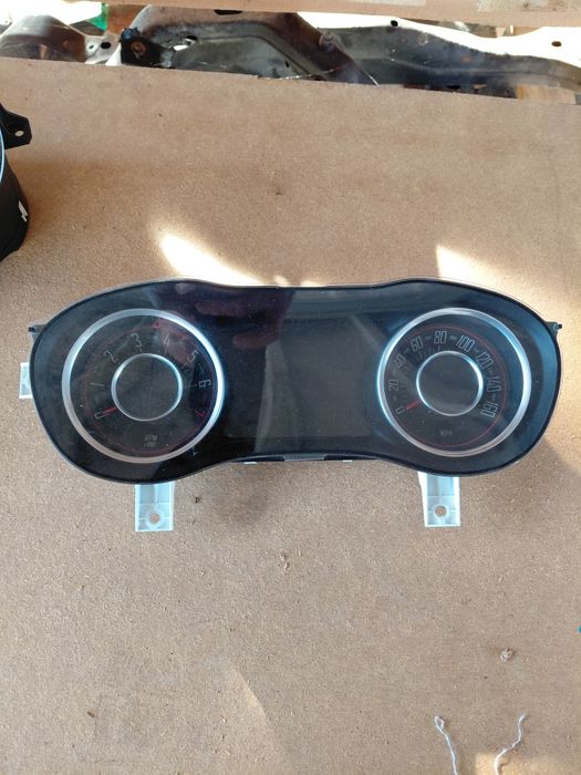 Licznik Dodge Challenger 15+ stan bdb