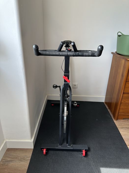 Bicicleta Spinning Domyos Biking 100 + pedais de encaixe + tapete 1x2 m