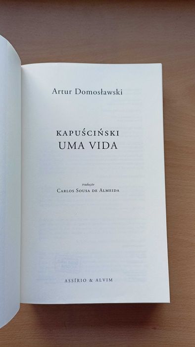 Livro "Kapuscinski: Uma Vida" de Artur Domoslawski