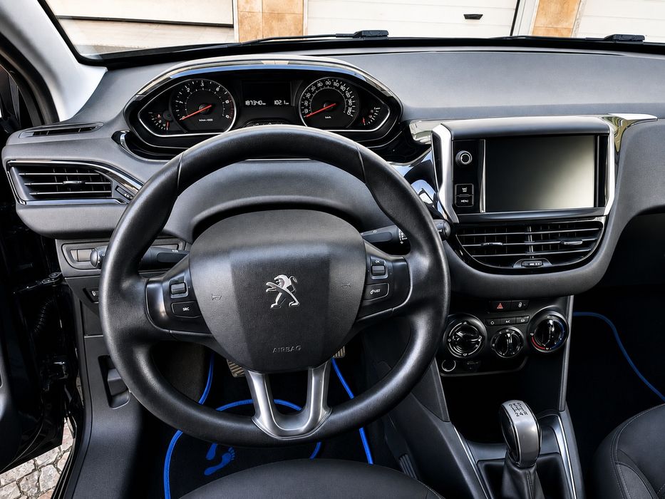 Peugeot 208 — fotografia 9