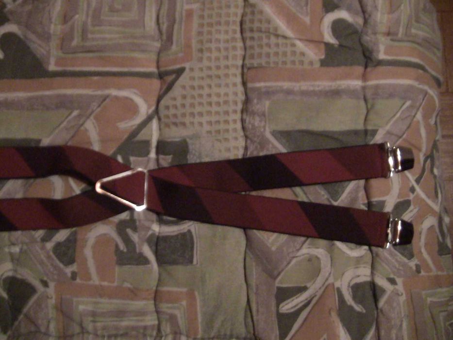 Suspensórios de tom Vermelho ou Encarnado