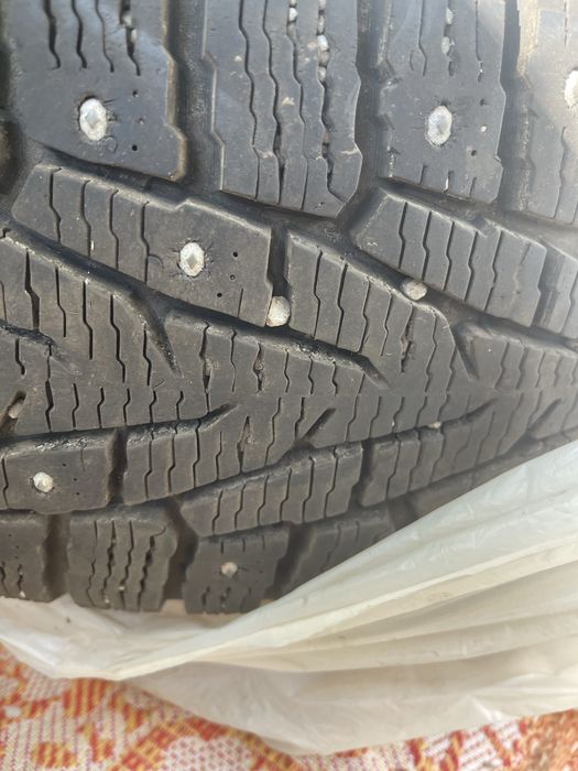 Резина 215/70 R16 Нокиан (зима шипы)