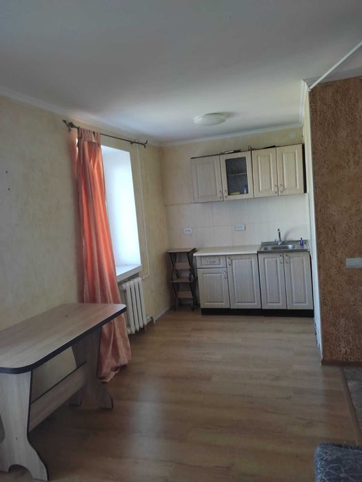 Продаю в Корабельном районе  1 к. квартиру