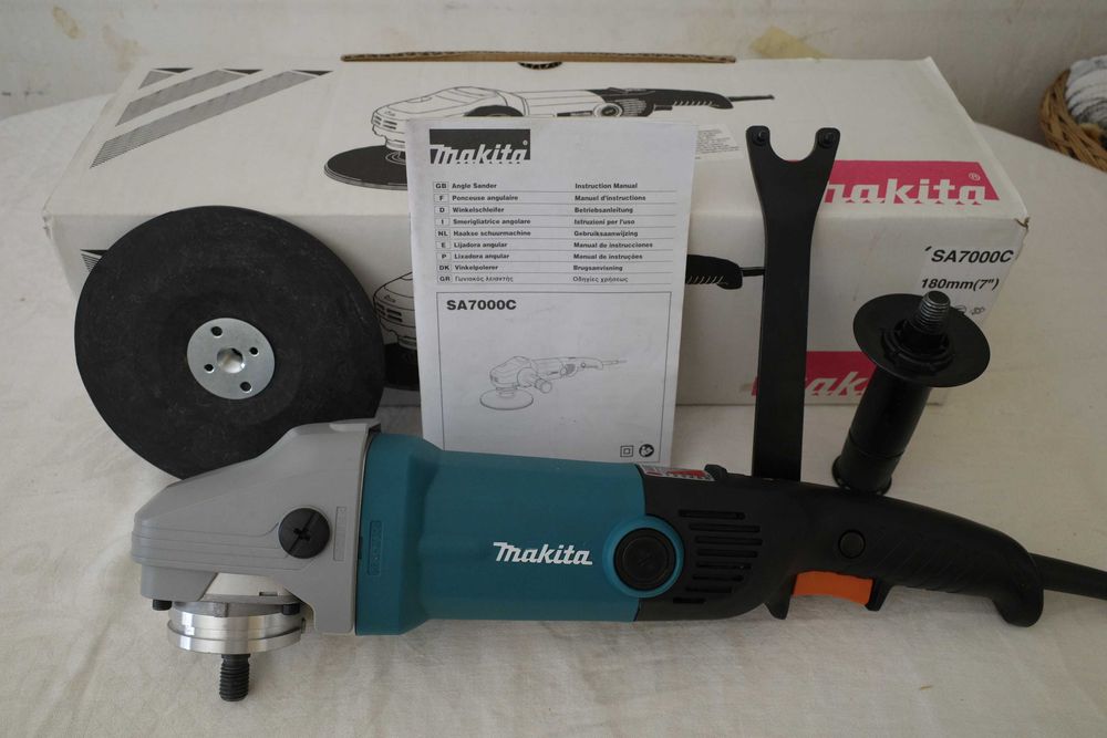 Полірувальна шліфувальна машина Makita SA7000C