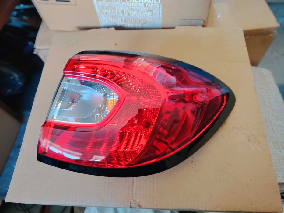 Sprzedam lampę tylną do renault Captur I 2015 rok stan bdb prawa