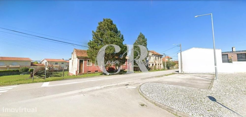 6 Urban Buildings and One Rustic Plot for Renovation – Lousã