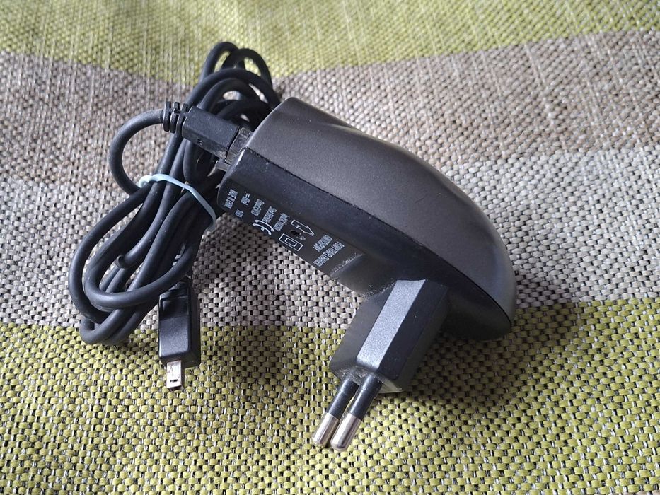 Carregador antigo Powy Travel GW/TCH para telemóvel