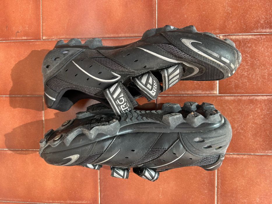 Sapatos de bicicleta montanha