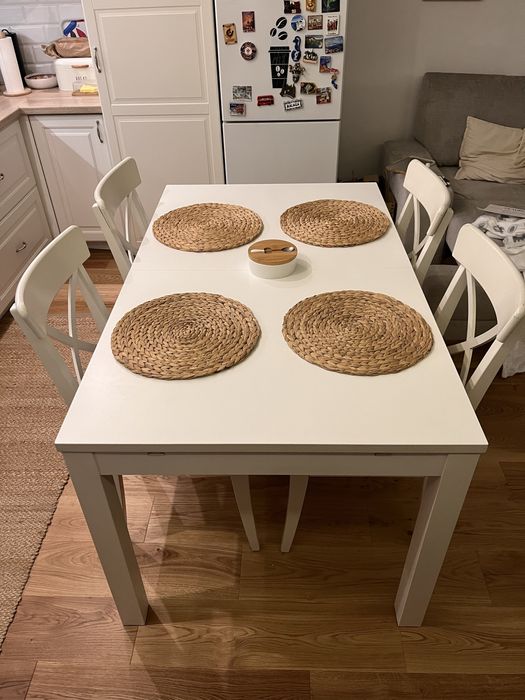 Drewniany stół i 4 krzesła białe IKEA BJURSTA i INGOLF