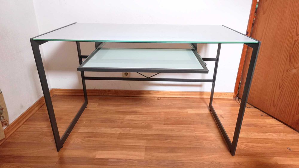 Mesa secretária de computador