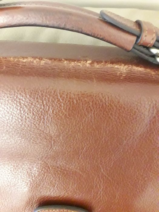 Pasta em pele marca Hexagona