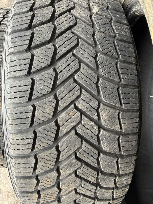 Продам зимову гуму Michelin Мішелін 225/50R17