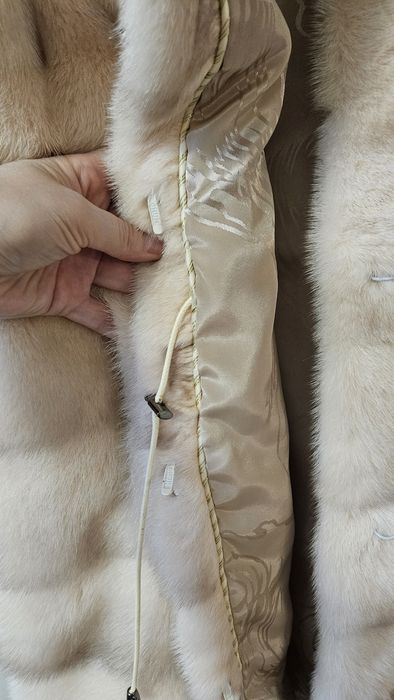 Жилетка норкова безрукавка