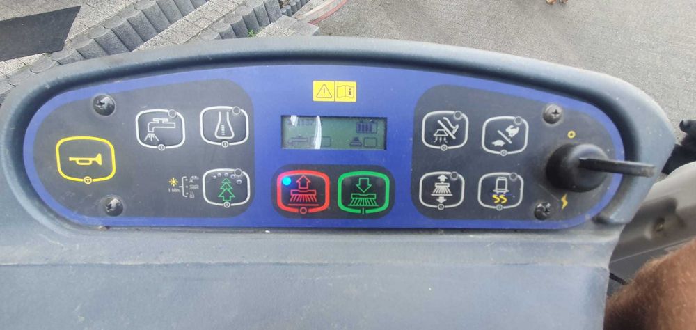 Zamiatarka  szorowarka myjka NILFISK SC6500 automat