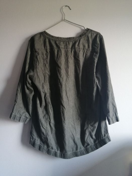 Szara bluzka z guzikami wygodna
