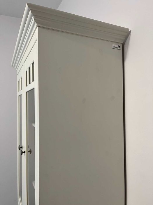 Witryna Katmandu biała