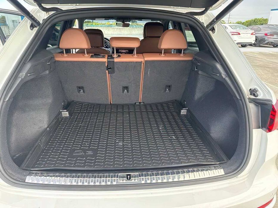 Audi Q3      2022
