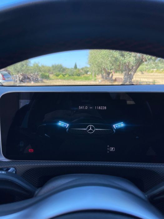 o: Mercedes A 180d – Full Extras (Teto Pano / Cam 360 / Multibeam) – 118k km