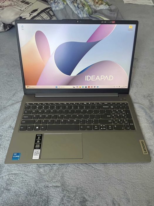 Lenovo IdeaPad Slim 3 / i5-12450H / 512GB SSD / 8GB DDR5 / Windows 11
