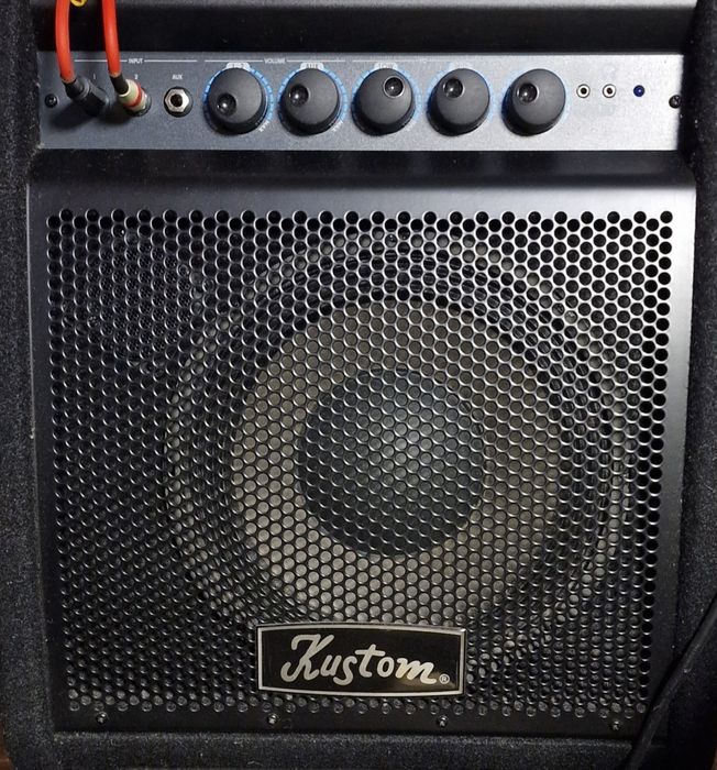 Bateria eletrónica Carlsbro com amplificador