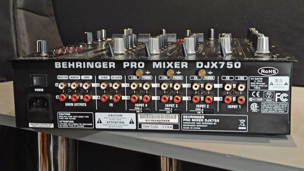 Новий 2/3 вартості мікшерний пульт Behringer PRO Mixer DJX750