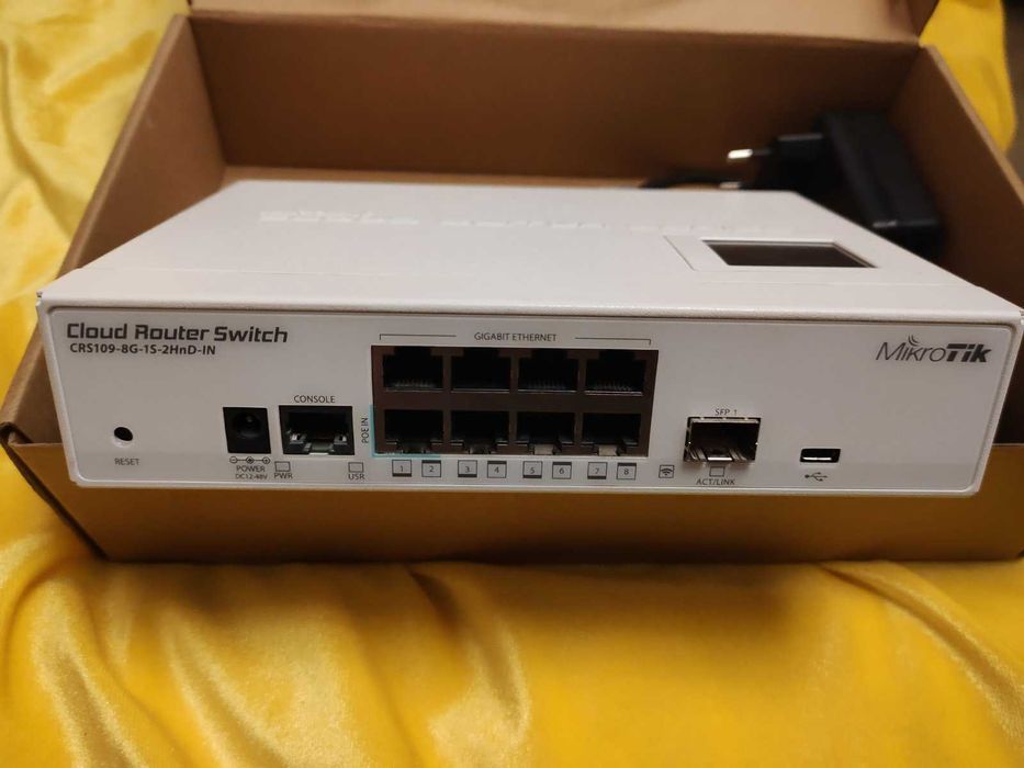 Профессиональный роутер Mikrotik CRS109-8G-1S-2HnD-IN. Wi-Fi 1Gb SFP
