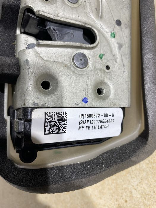 Tesla Model Y 3 замок дверей